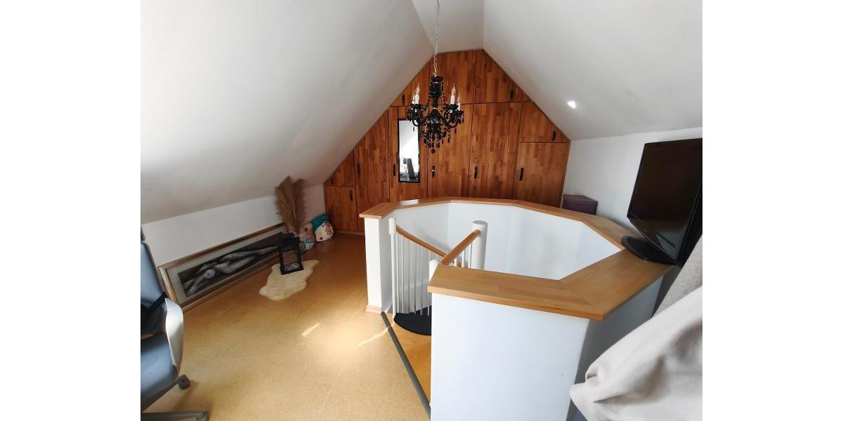 Vorraum Galerie mit Einbauschrank Bild 1