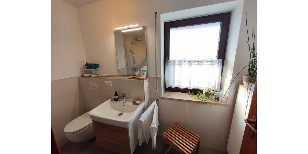 Bad mit Badewanne OG Bild 3