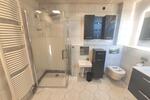 Große Maisonette mit Klimaanlagen (aktuell in 2 Wohnungen unterteilt) mit 2 Balkonen, 2 Einbauküchen und 2 Stellplätzen - Etagenwohnung Hausen | Angebot:27222621