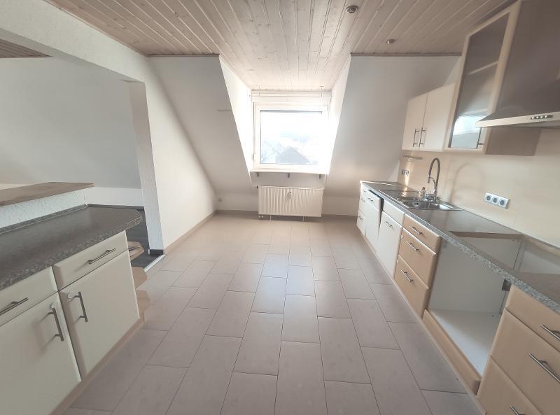 Whg. 1: Offene Küche mit Essbereich und Wohnzimmer Bild 1